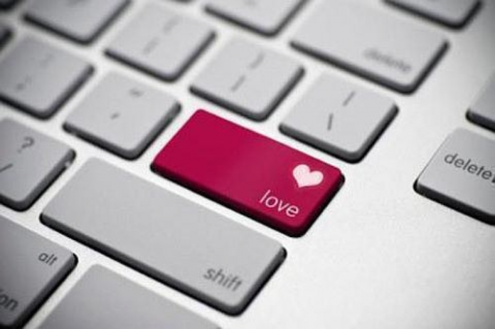 amour internet jewanda 696x462 - Amour et relations : 6 types de gars à ne plus fréquenter à 30 ans